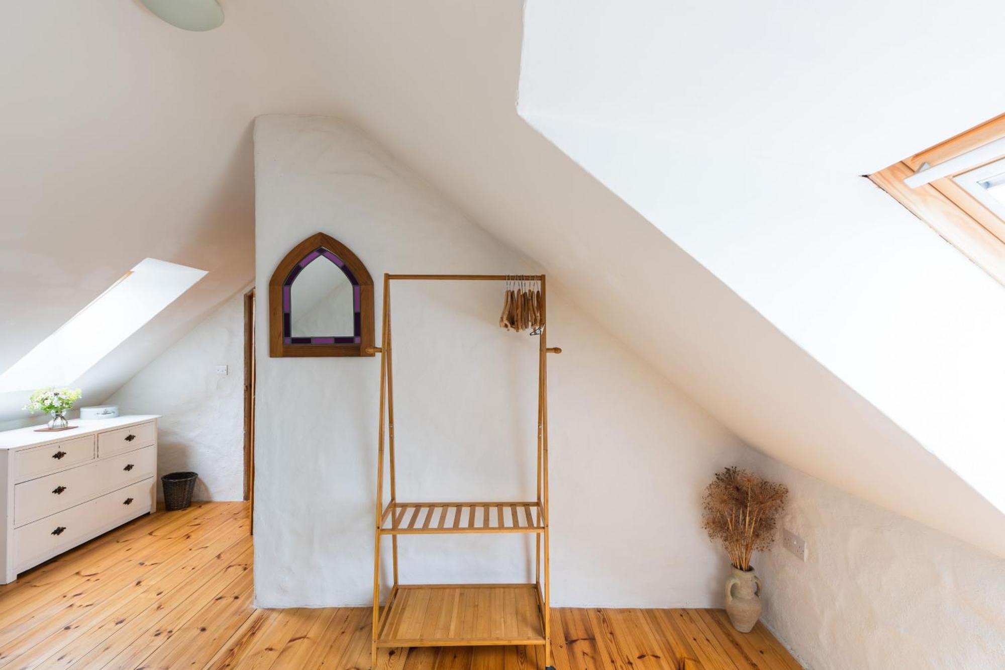 The Workshop- Eco Cottage By The Coastal Path Goodwick Exterior foto