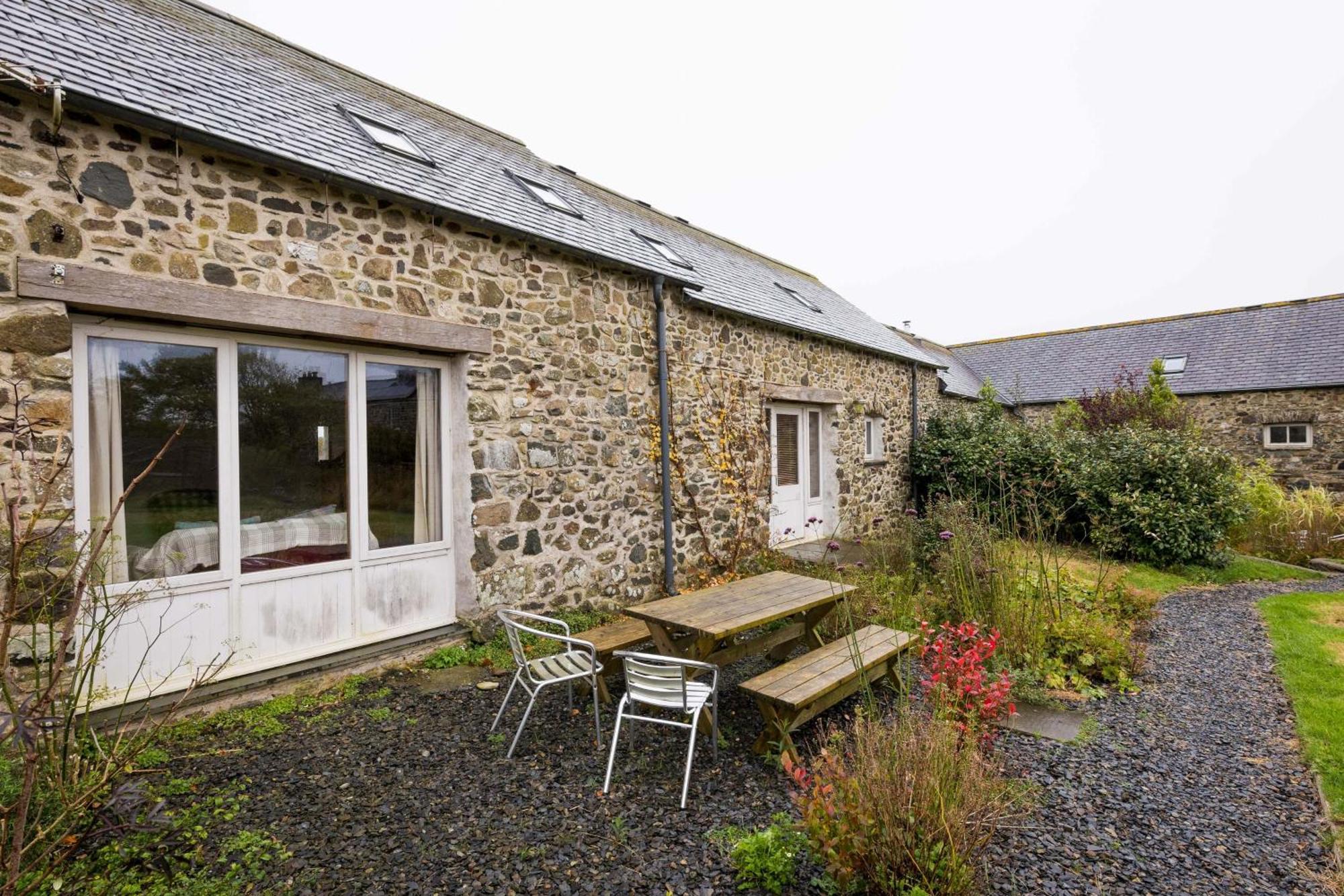 The Workshop- Eco Cottage By The Coastal Path Goodwick Exterior foto