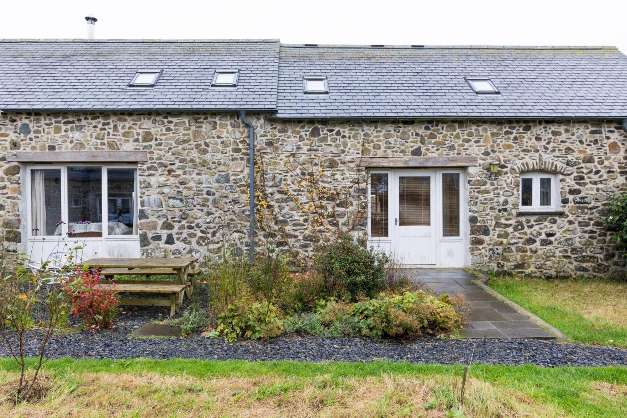 The Workshop- Eco Cottage By The Coastal Path Goodwick Exterior foto
