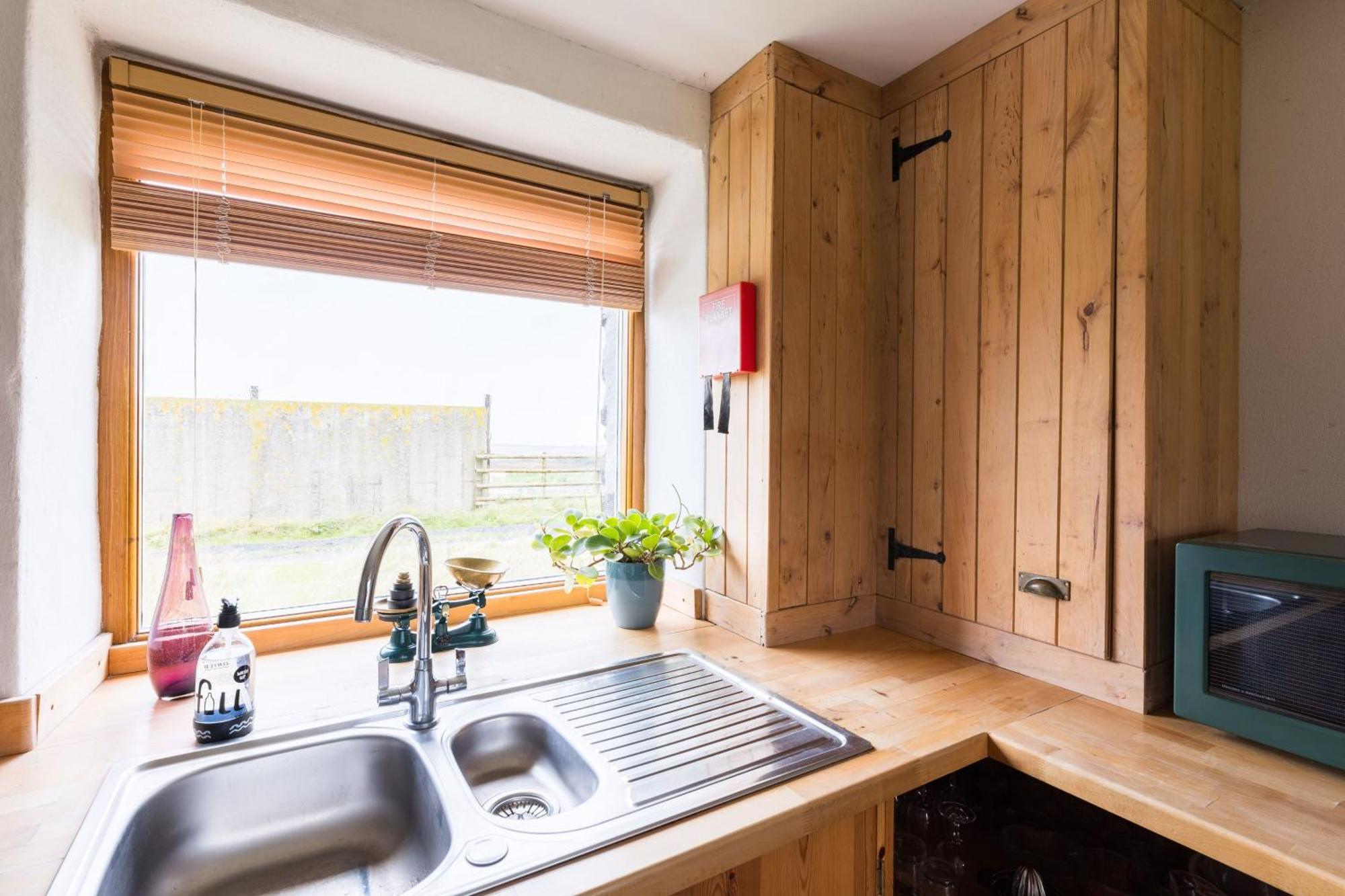 The Workshop- Eco Cottage By The Coastal Path Goodwick Exterior foto